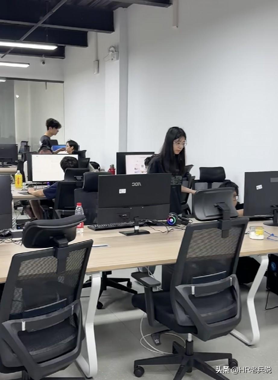 话说，你会关注前公司的动向吗？今天有前同事跟我说，那个x总（曾经优化我的hr总，
