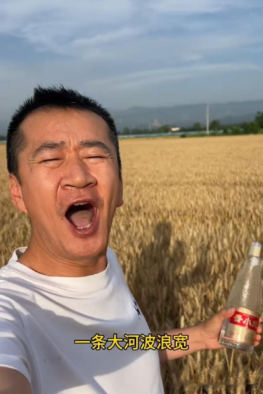 李嘉明不知代言了一种什么酒，还为此开了一家卖酒的商店，然而却因经营不善倒闭了。