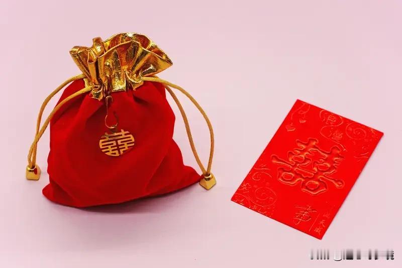 新人婚礼份子钱不超100元 最近广东中山这场婚礼火啦！新人邀请来宾时特意注明份子