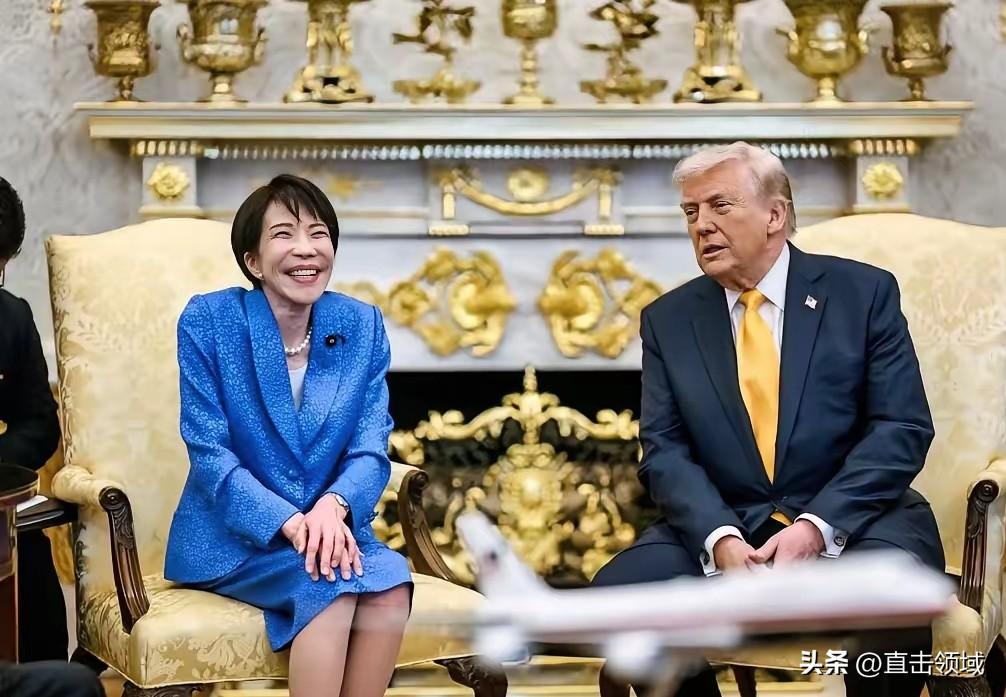 高市早苗这次访美，彻底演砸了！白宫放出的视频里，她对特朗普照片那副崇拜样儿，张大