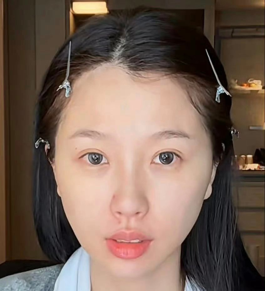 虞书欣素颜皮肤状态是不是蛮好的