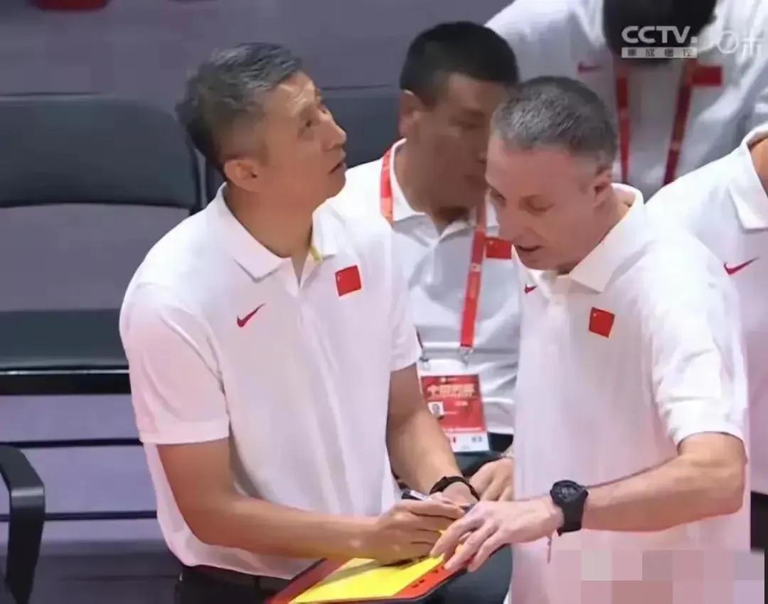 数据是最公正的裁判！中国男篮以65:70憾负尤文图特俱乐部，究竟是哪位球员的表现