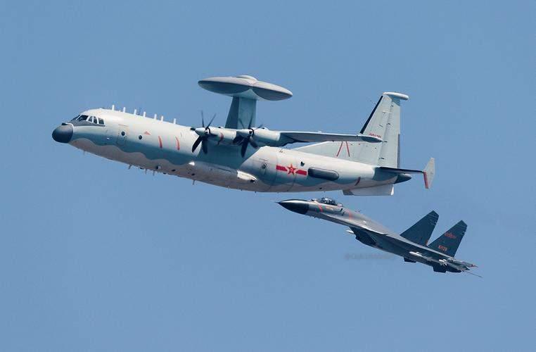 巴基斯坦空军基地来了架新飞机，印度急着算账，中国军工悄悄走通了新路子

六月底，