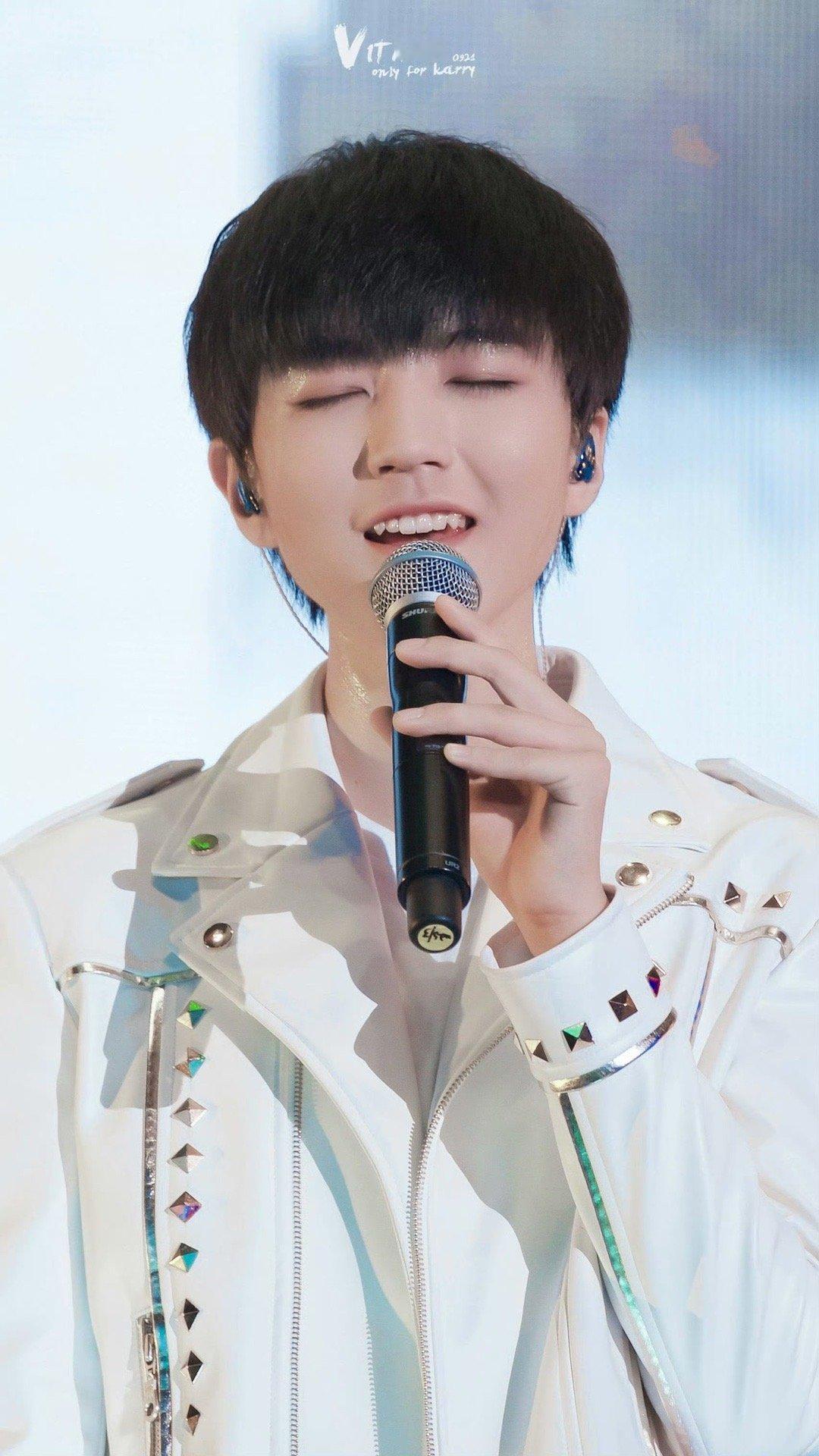 #王俊凯[超话]# 存档三周年十六岁的限定未成年妹妹头苏神#TFBOYS出道十一