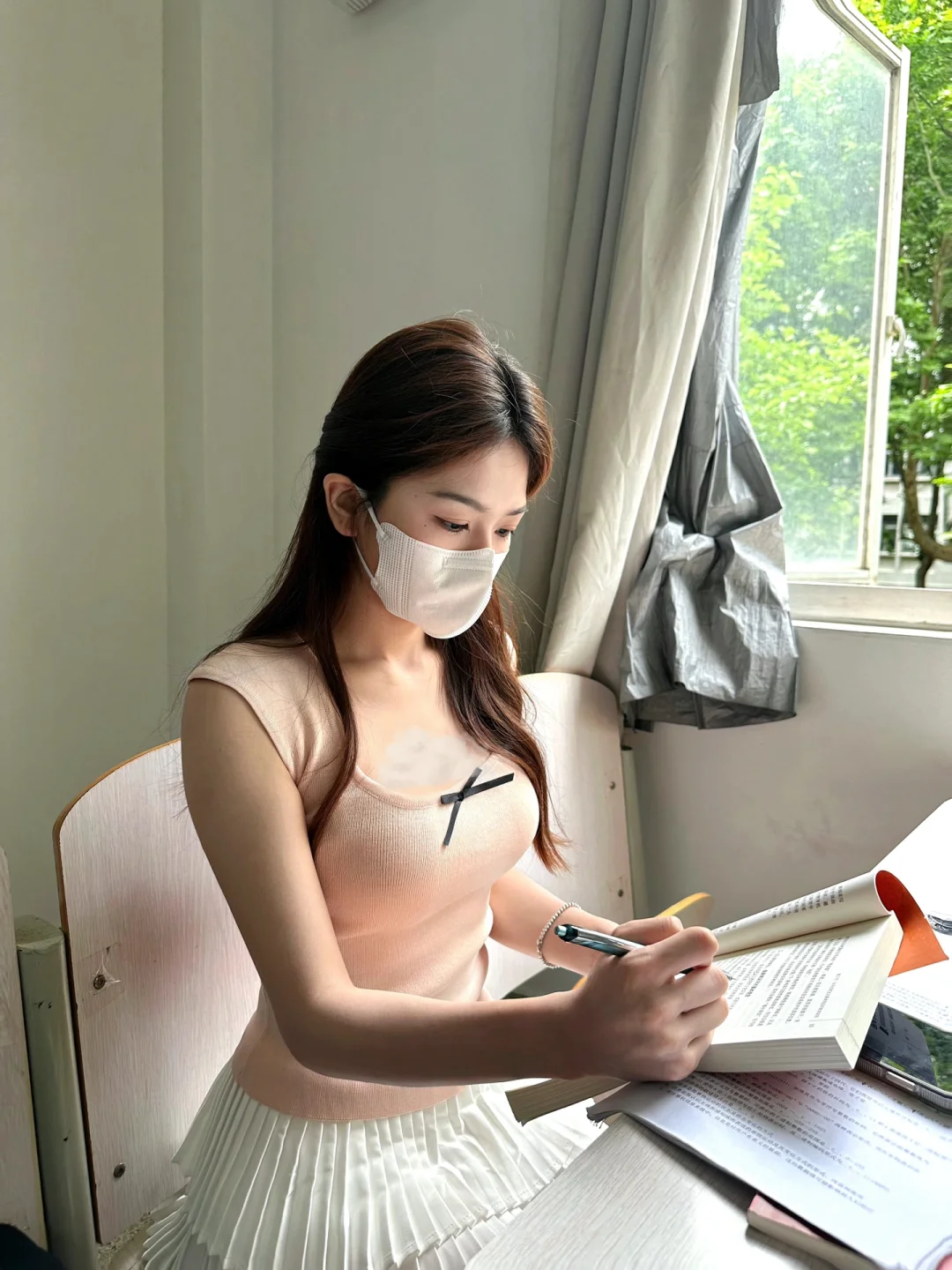 下课路上被女生追着要联系方式😱