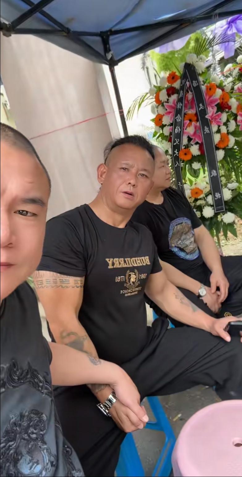无锡光哥的父亲不幸离世，苏州五星跑过去守灵，确实是挺有孝心。

去年老爷子在苏州