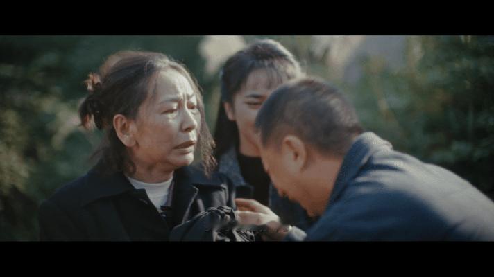 韩庚新剧扇自己巴掌没有任何人能拒绝得了韩庚的演技，在新剧里面扇自己几巴掌的时候，