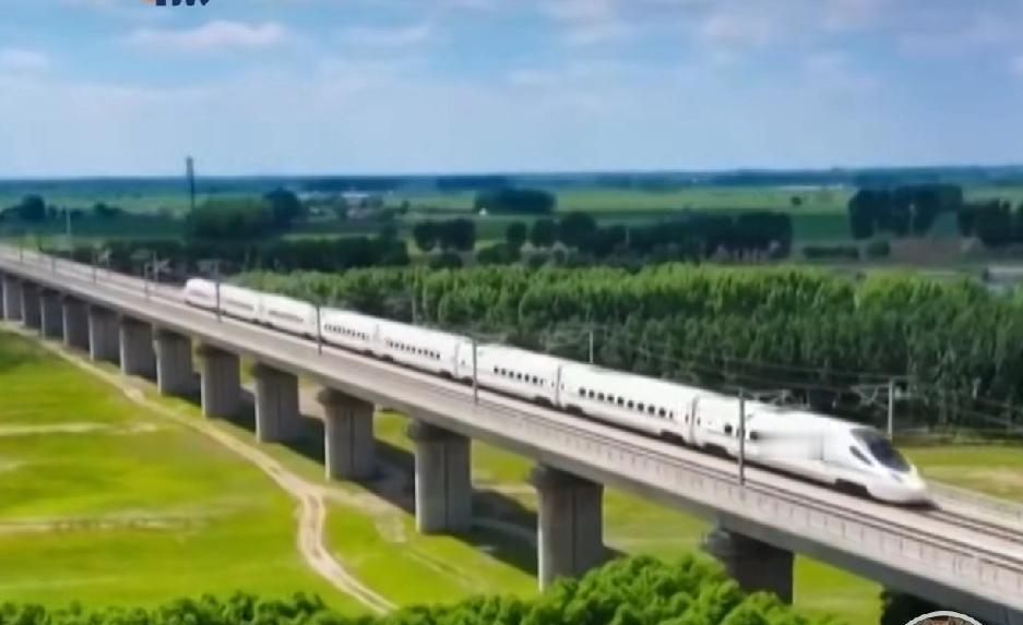 外国人坐上中国高铁，太舒服太享受了！安全快捷还能欣赏沿途美景，流连忘返乐不思蜀。