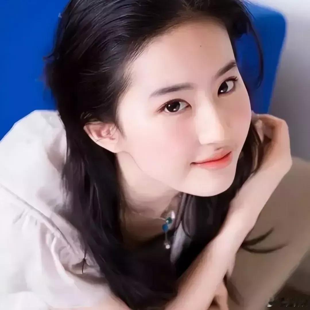 温柔少女，恬静如画，岁月静好。温柔美少女 温柔气质少女风 温柔感美女 温柔少女 