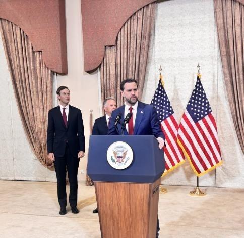 美军封锁伊朗港口，很多人以为特朗普只是在虚张声势、谈判桌上加筹码。错了！真相是：