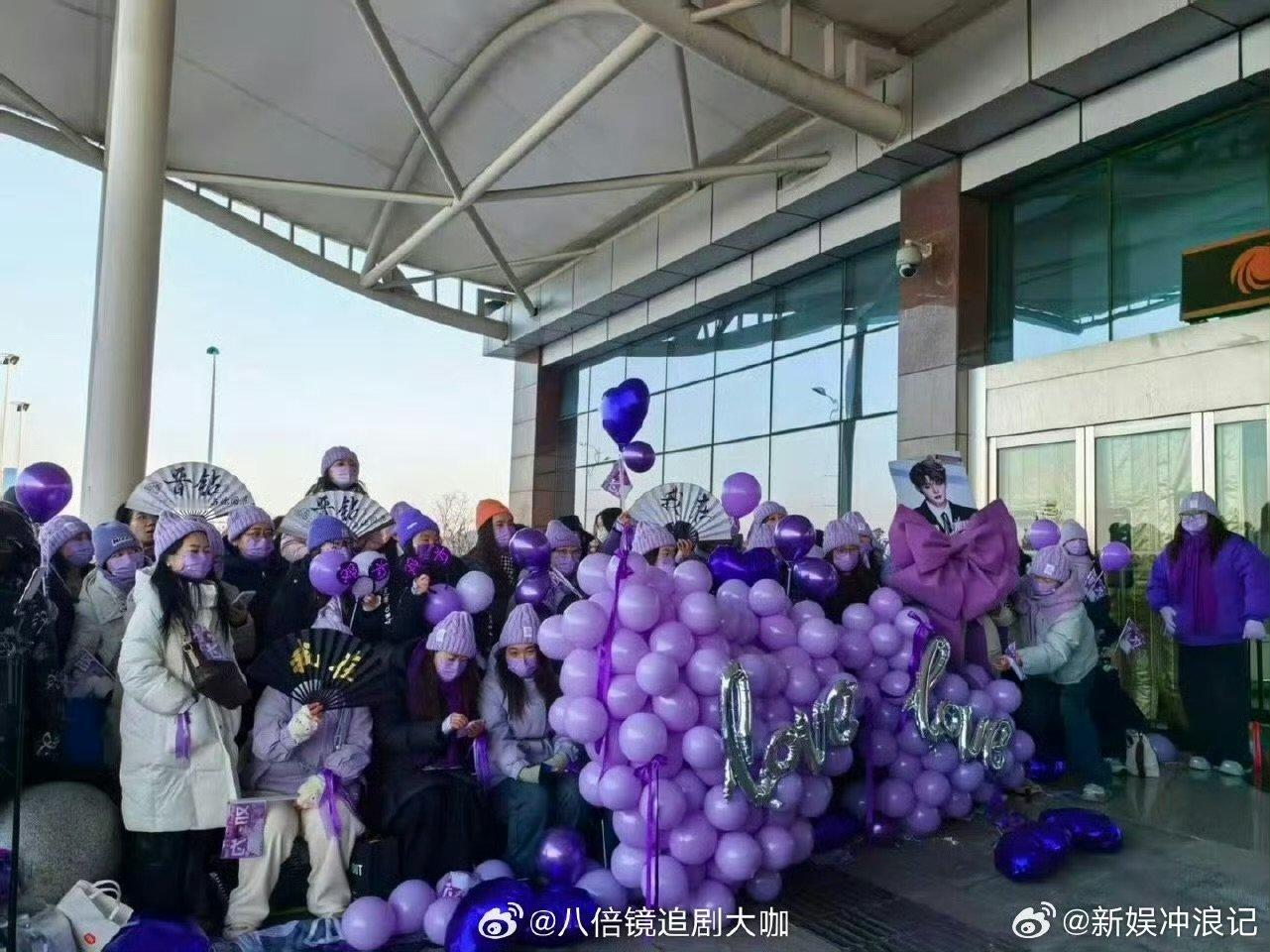 邓为达到山西录制央视跨年晚会邓为达到山西录制央视跨年晚会 