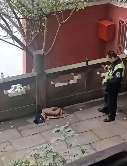 现在年轻人压力都挺大啊 