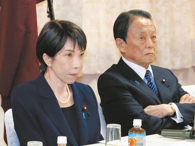 高市早苗天不怕地不怕，唯独在这位86岁老人面前乖乖低头，日本首相的命门被捏死了