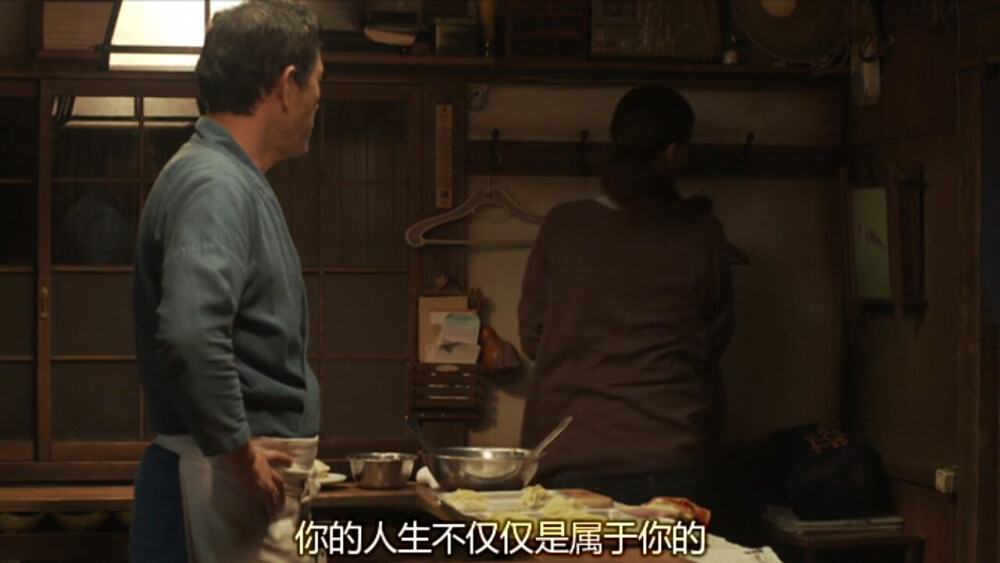 在夜深人静的时候把心掏出来，自己缝缝补补，然后睡一觉醒来，又是信心百倍。｜余华《