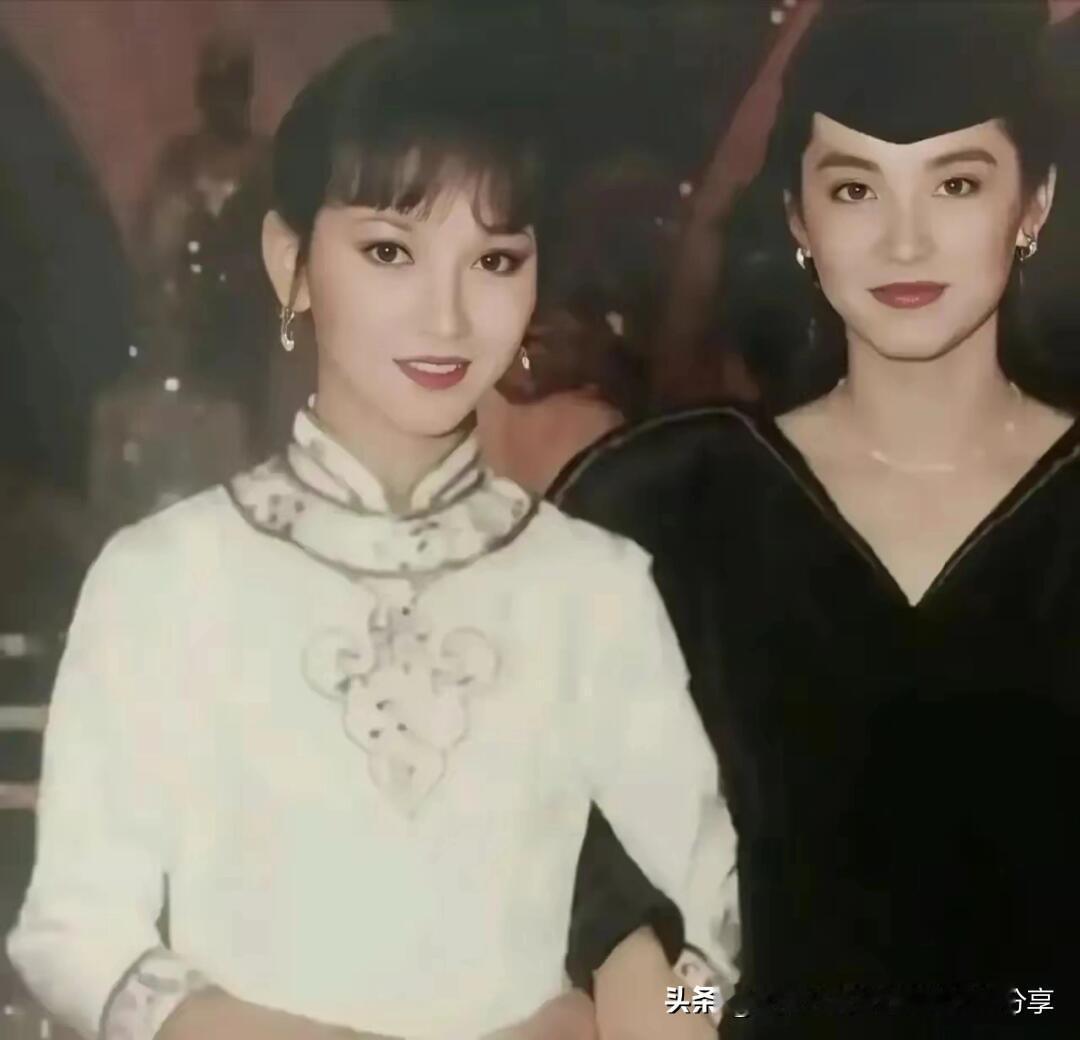 年轻时候的赵雅芝跟林青霞，都说林青霞颜值倾国倾城，我看还不如赵雅芝好看，这张照片