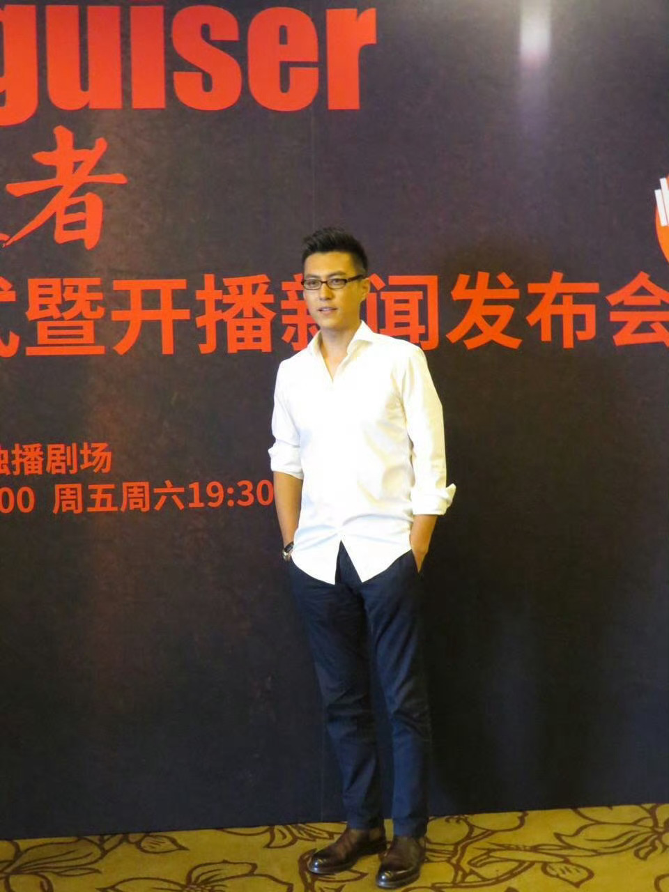 靳东全世界最好的靳东超话[超话]    早呀早呀亲爱的小鲅鱼们和帅气东！十一年前