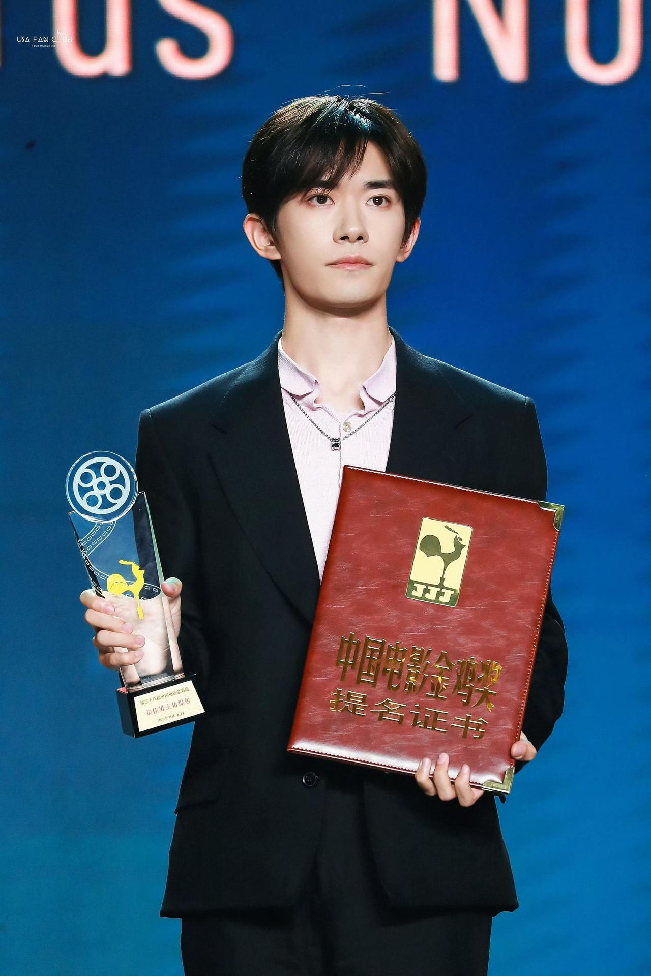 说实话，易烊千玺最牛的不是演了多少部电影，也不是提名了几次金鸡奖影帝，而是他彻底