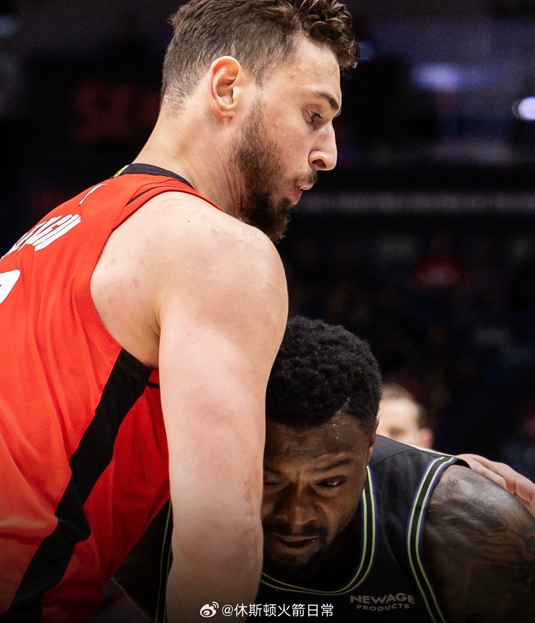 申京过去11场比赛（伤愈复出）：▪️23.2 分▪️8.1 篮板▪️6.9 助攻