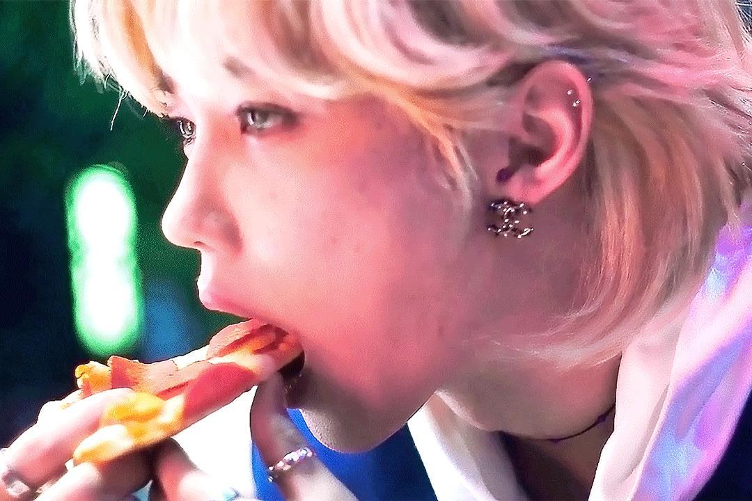 跟路过的妈咪说晚安。 ​​​