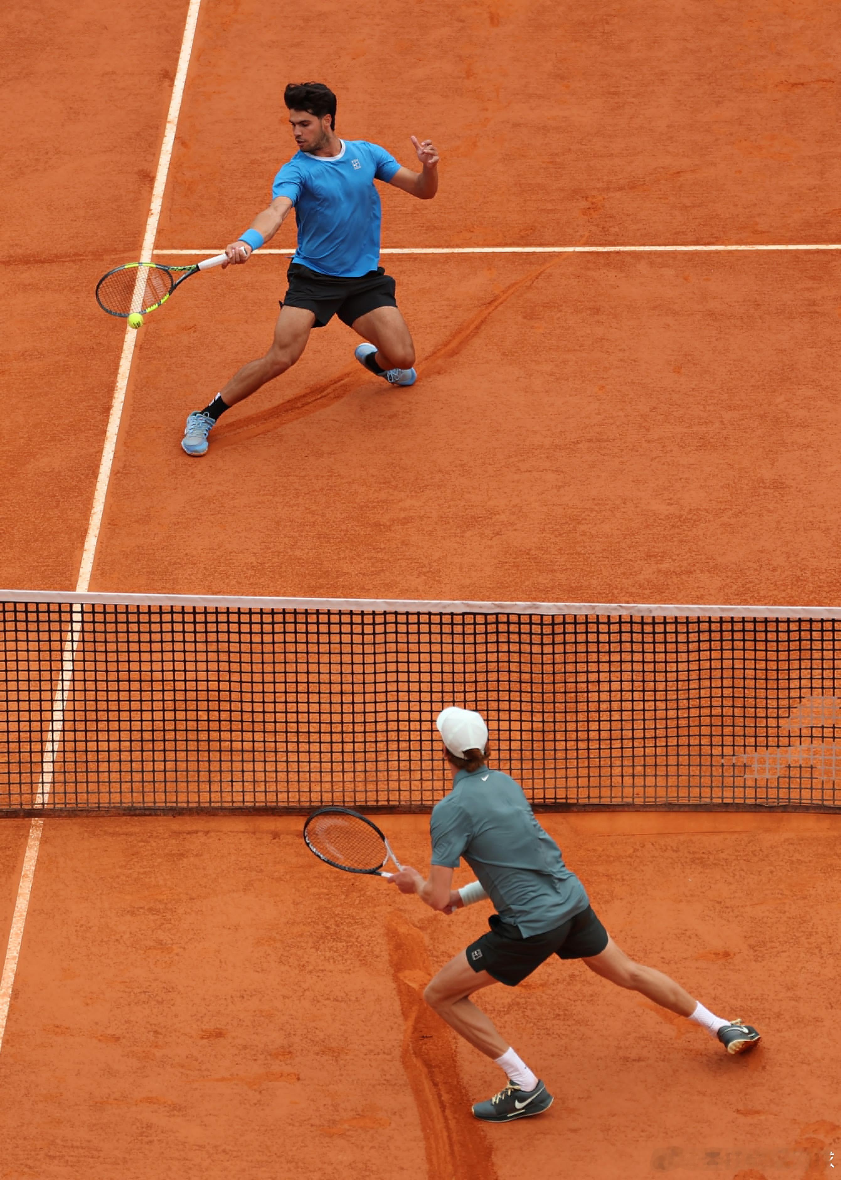 辛纳首夺蒙特卡洛冠军辛纳重夺世界第一 里程碑！辛纳连续两盘被先破，两盘逆转，最终