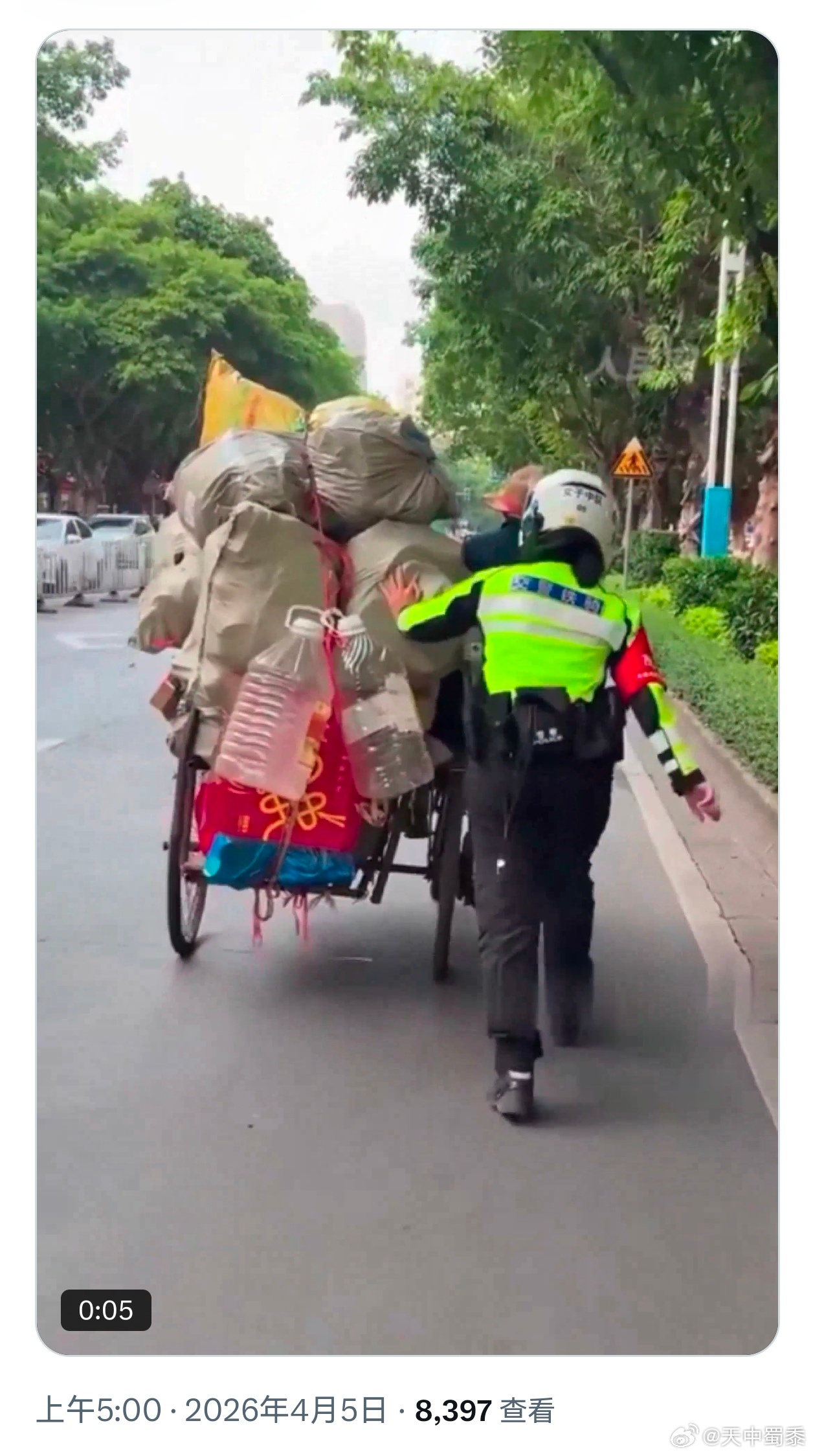 国家机器的重要组成部分成为了他的人民爱戴的、信任的、依赖的人，这才是体制之光。女