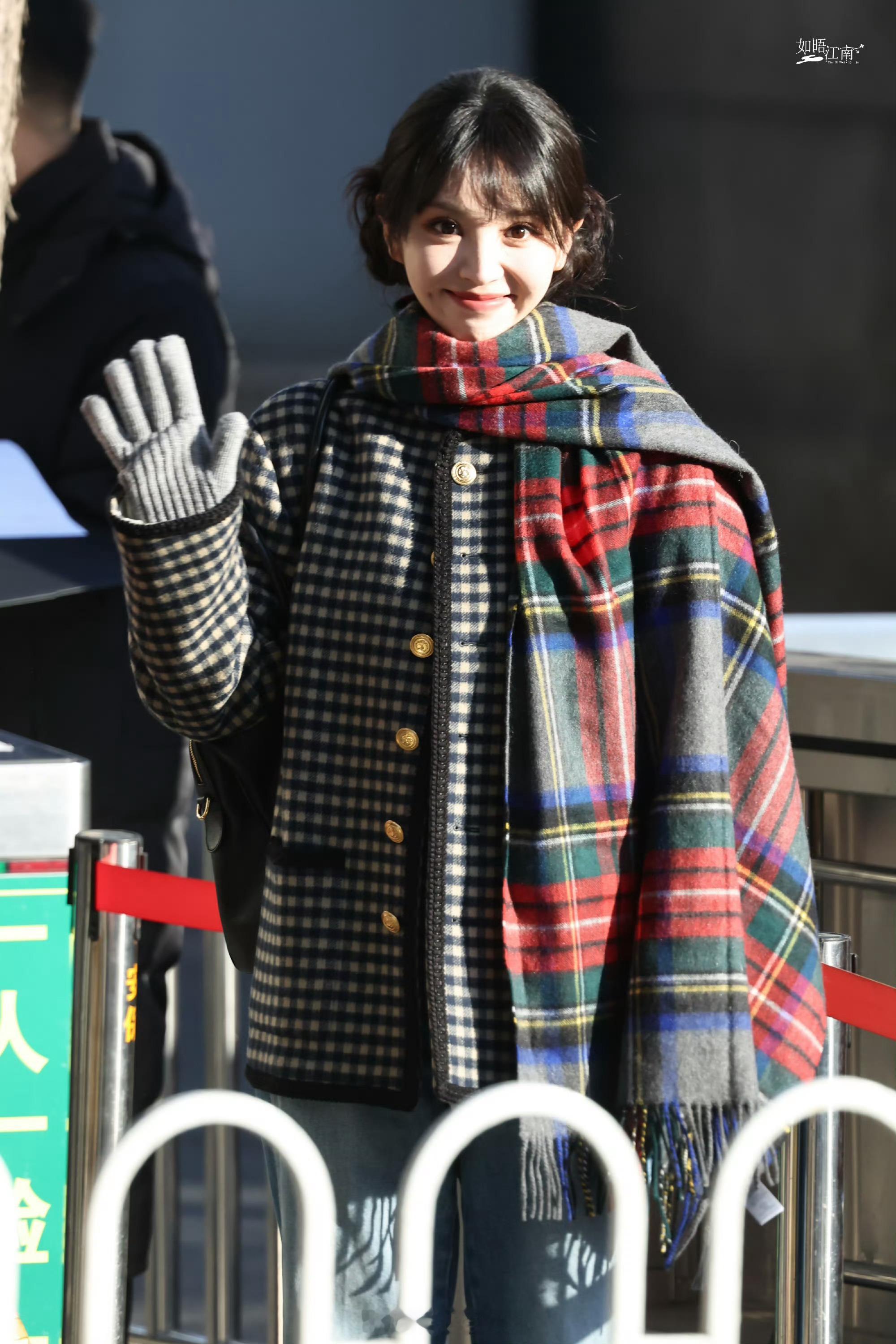 田曦薇真可爱呀田曦薇小香风盘发造型田曦薇春晚第四次联排路透