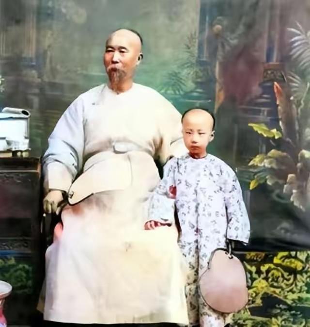 [月亮]1901年，李鸿章去世，他给子孙留下4000多万两白银和无数家产， 可没