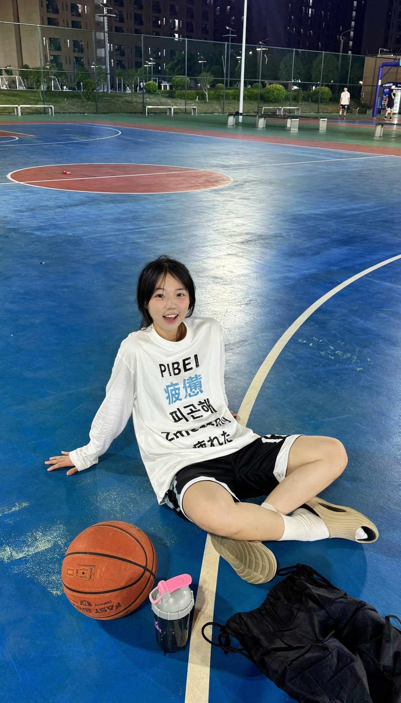 有些路一旦走错了 就证明要打车了
篮球需要沉淀 篮球 打篮球的女生inmyfee
