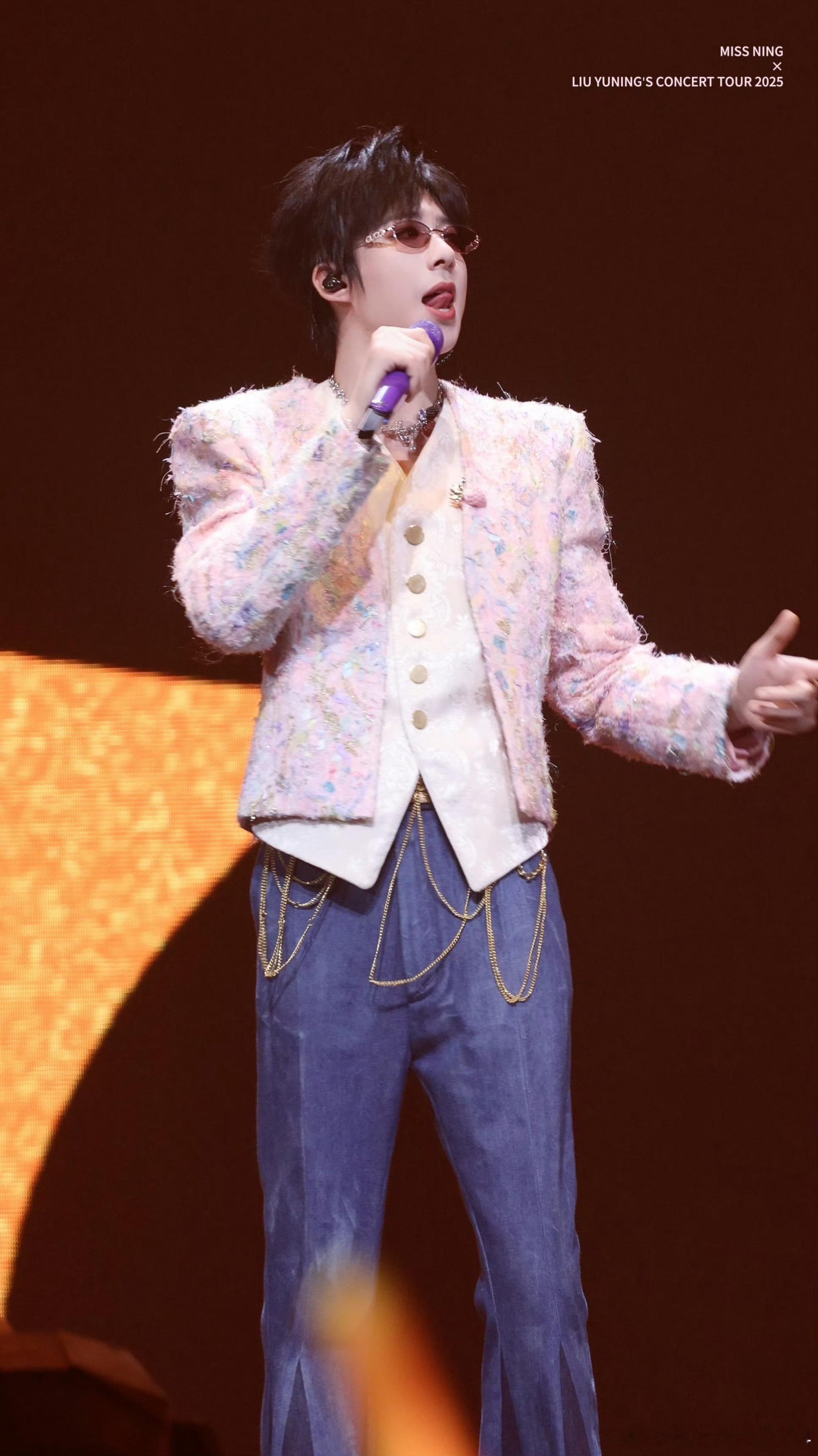 人间-摩登兄弟 人间我的点评：刘宇宁新歌人间巅峰潮流榜超会评摩登兄弟