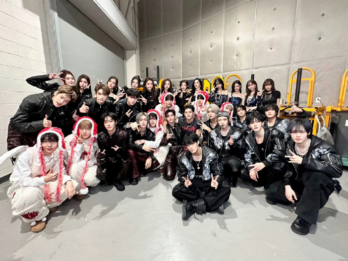 SBS歌谣大战后台合照 NCT、aespa、RIIZE、Hearts2Heart