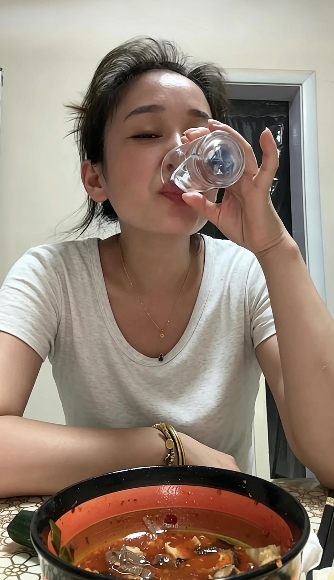 【唯道心语】人间满眼繁华，皆是疲劳

世人穷尽半生追逐世间繁华，高楼广厦、名利荣