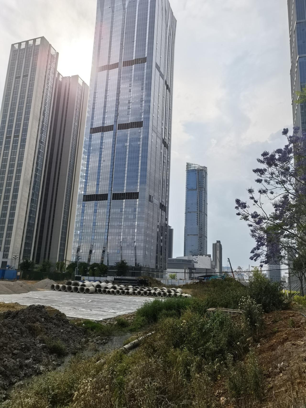 巫家坝春路下穿今年六月底能修好吗？
我看了半天发现了什么情况，是有人在施工的，但