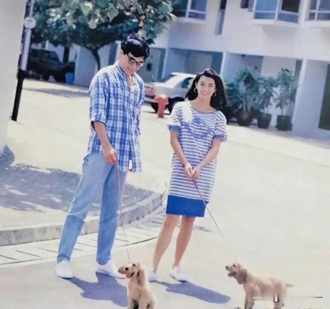 时尚是个圈，四十年前的尔导这身打扮，放现在也是妥妥的长腿小鲜肉啊[笑哭]#娱乐#