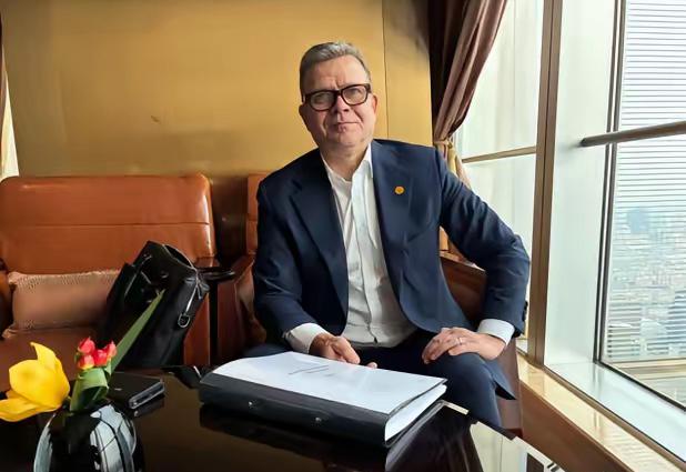 据芬兰媒体IS报道，芬兰总理奥尔波在访华的当晚，在北京接受采访，他透露：“我很早