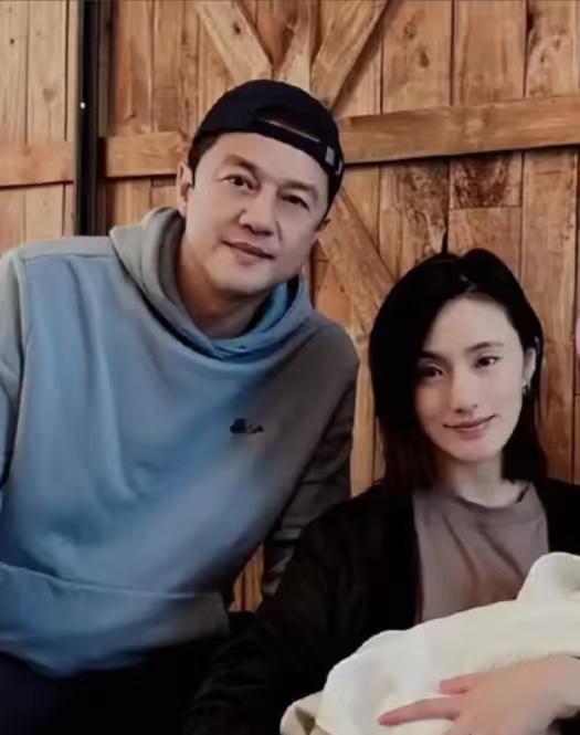 离婚前的曼谷托付，藏着李亚鹏最真实的人品娱乐圈的分手戏码看多了，互撕扯皮早已不新