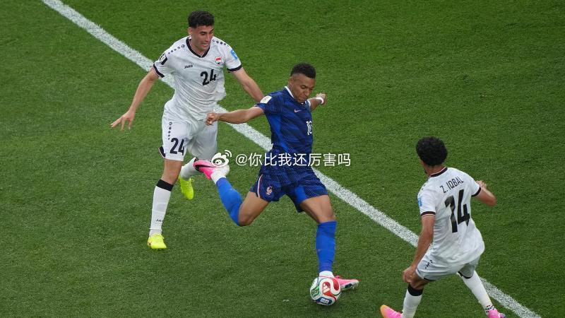 姆巴佩左脚世界波 这脚射门也太不讲理了⚽️💥！原地摆腿，球像炮弹一样直挂死角，