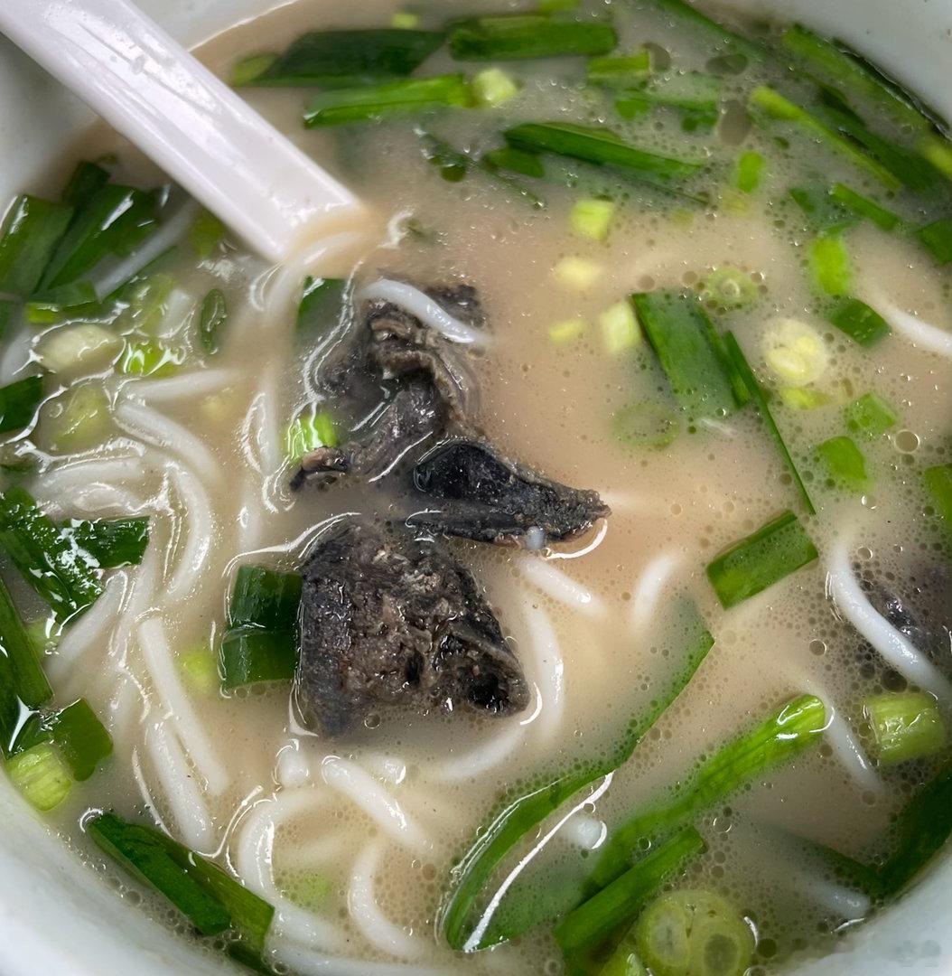 今早吃什么？乌鸡米线🍜 