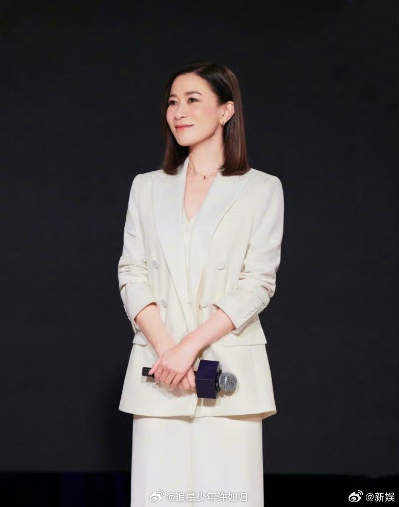 佘诗曼打不倒的港女具象化了 她说不要依赖别人，自己去争取。她确实做到了。从港姐到