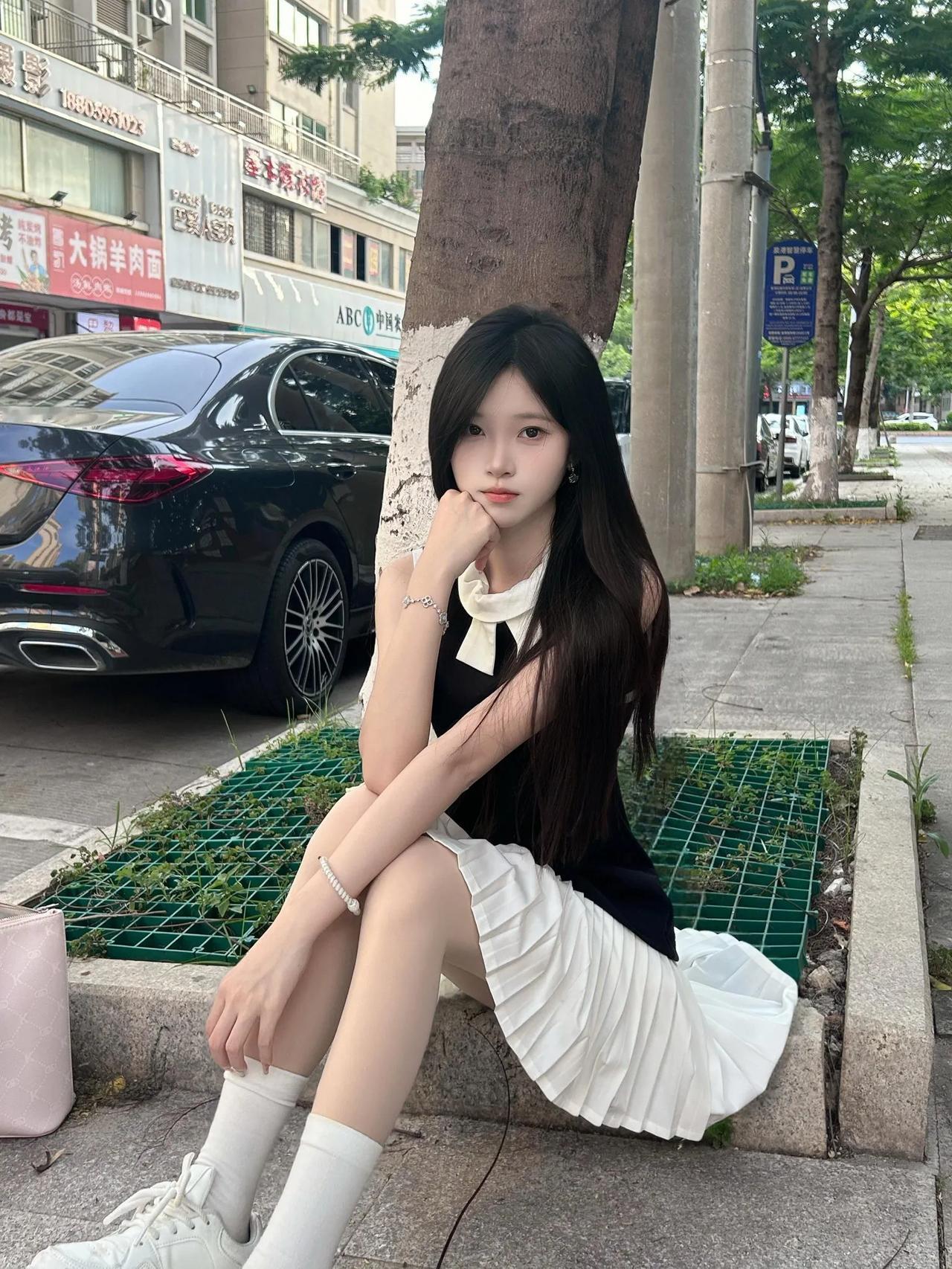 都市少女在街头小憩