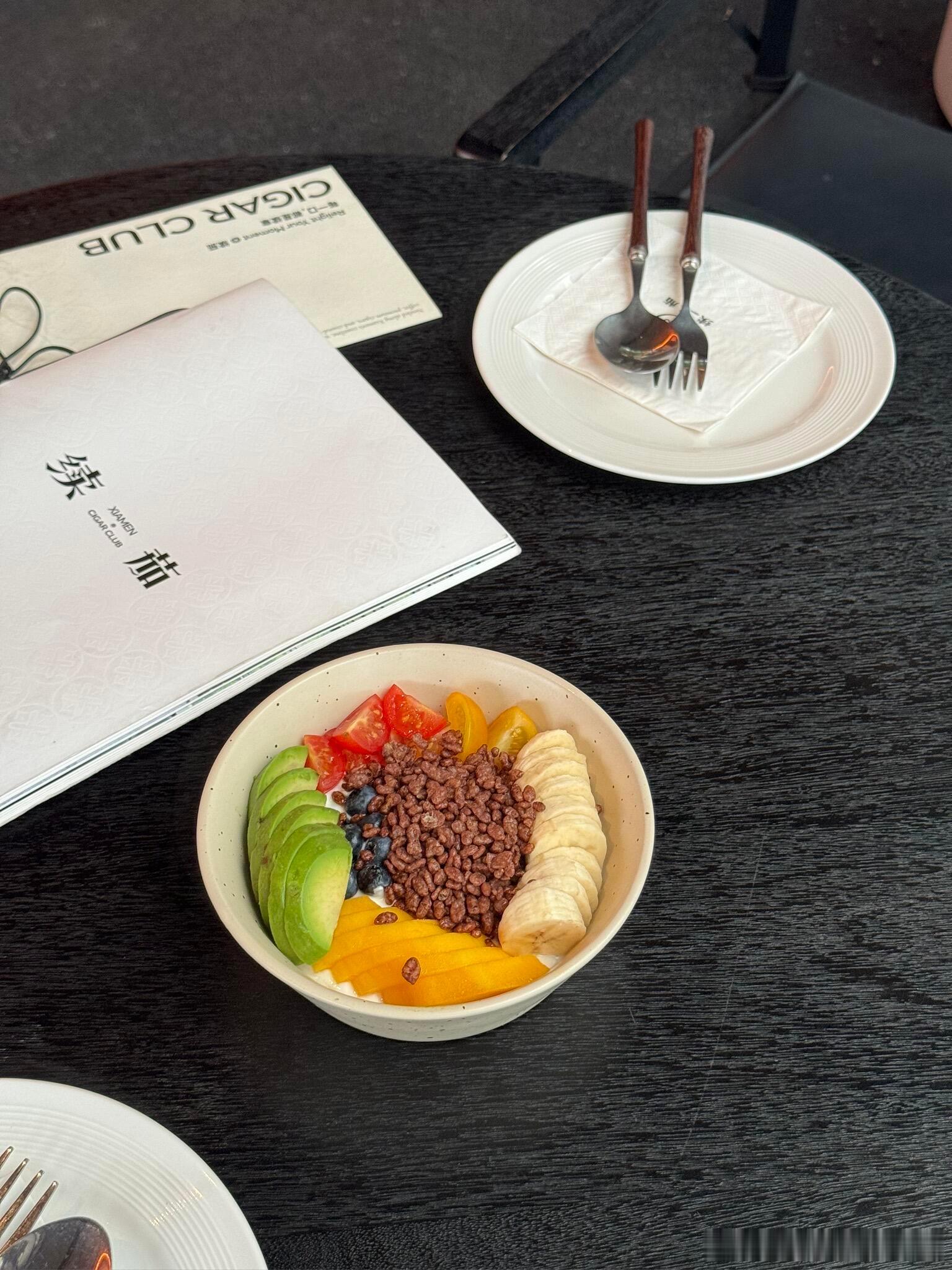 越是压力大越是要吃饱喝好本来只是想简单的给自己放一天假结果收到了朋友送的花🌲又