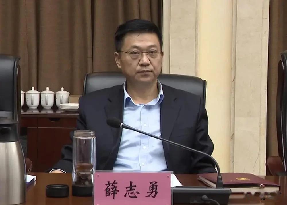 开封有个包青天，铁面无私辨忠奸
 
这句歌，唱了几十年，开封人从小听到大，乃至那