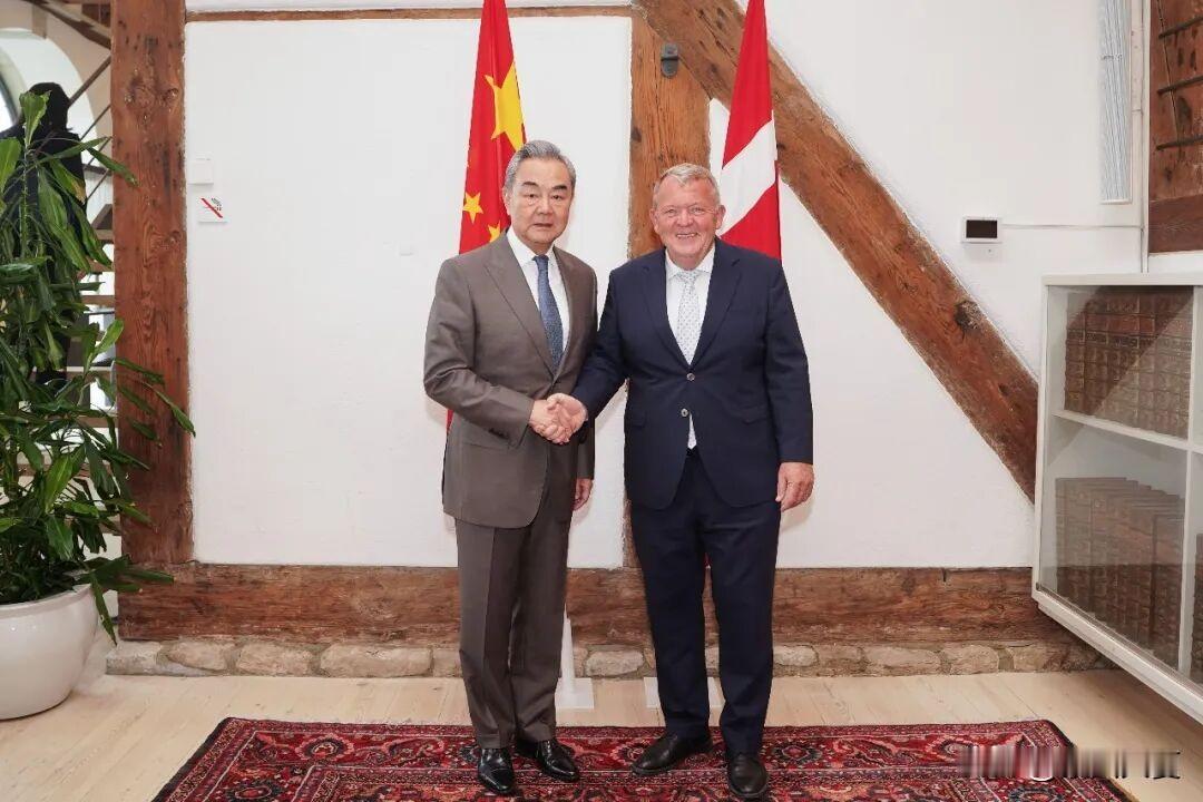 王毅出访欧洲打出关键一招！冲破西方绿色围堵，北欧核心大国坚定对华合作。
 
近段