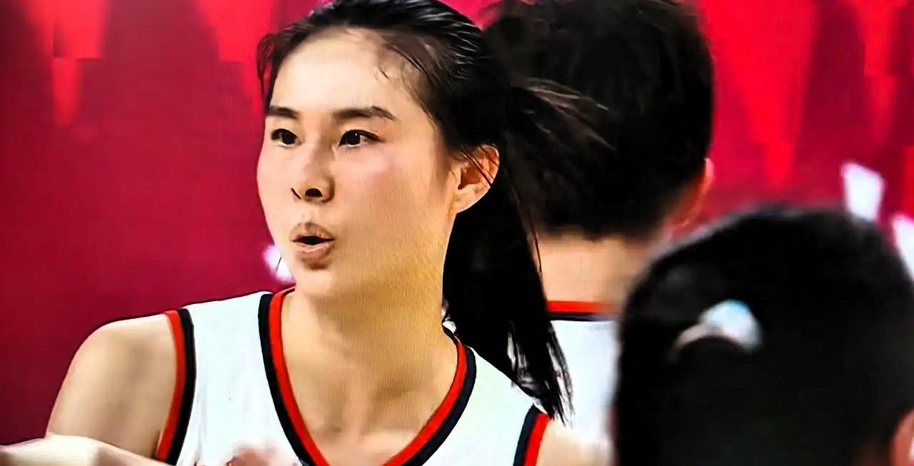 李缘斩获WCBA总决赛FMVP：小个子控卫，凭什么站上女篮之巅？
 
恭喜李缘，