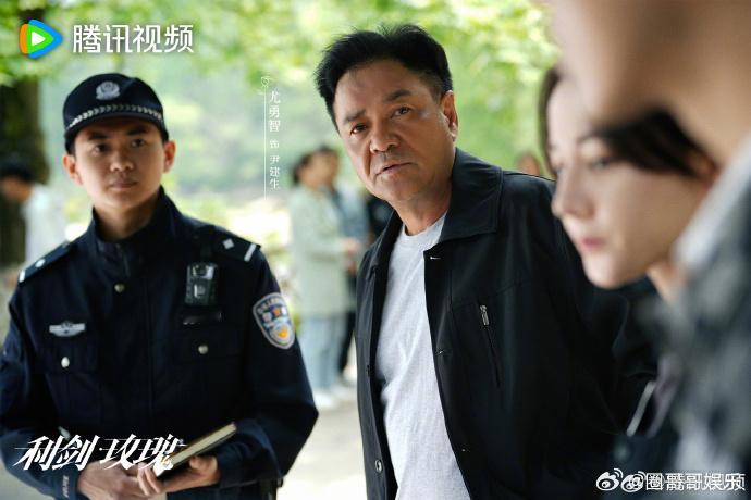 人民网评利剑玫瑰 被《利剑·玫瑰》圈粉了！人民网推荐果然靠谱，打拐题材少见但拍得