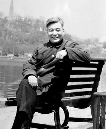 “30年后，还会有人记得我吗？”1986年7月，邓稼先最后一次他乘坐的轿车驰过天