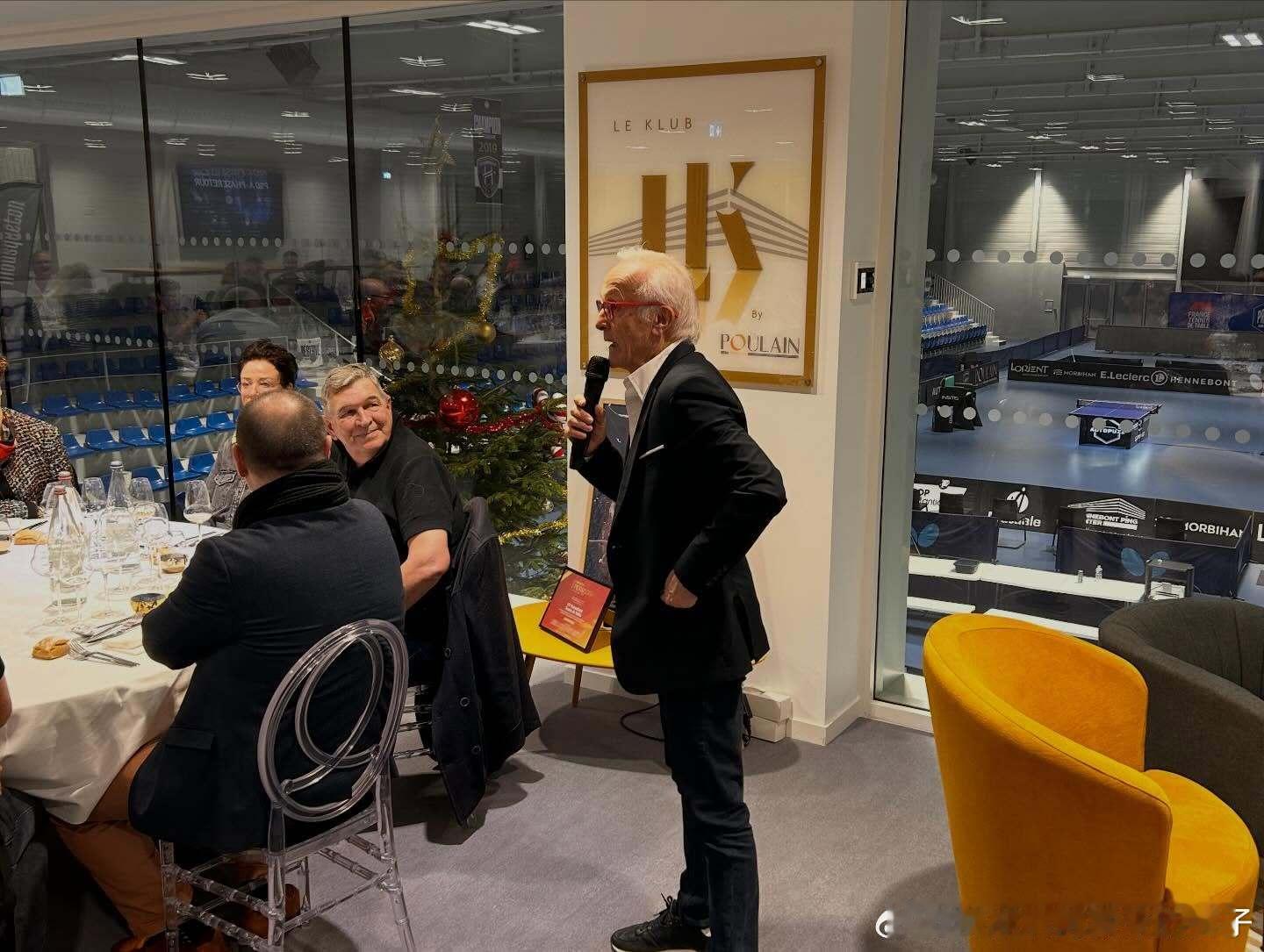 亨尼邦俱乐部晋级欧冠八强的赛后庆祝聚餐🥂：✨ 这是一个非凡之夜，恰似我们书写队