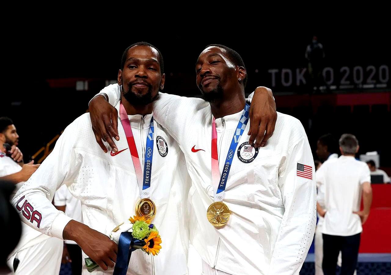 我的天阿德巴约刚轰下83分，直接把科比的81分挤到历史得分榜第三了！
就是今天