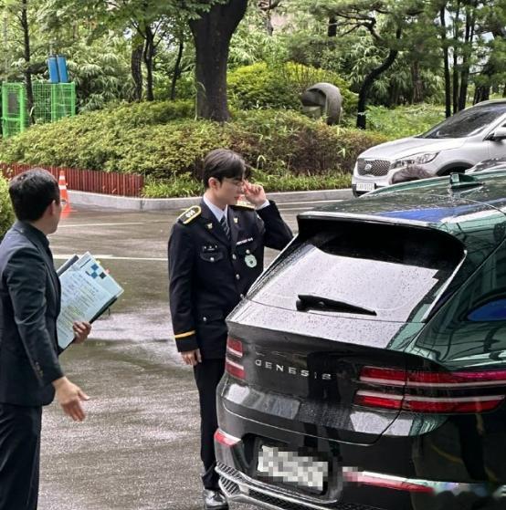 Faker从警 还获得了警长警衔六边形选手。。Faker从警Faker获得警长警