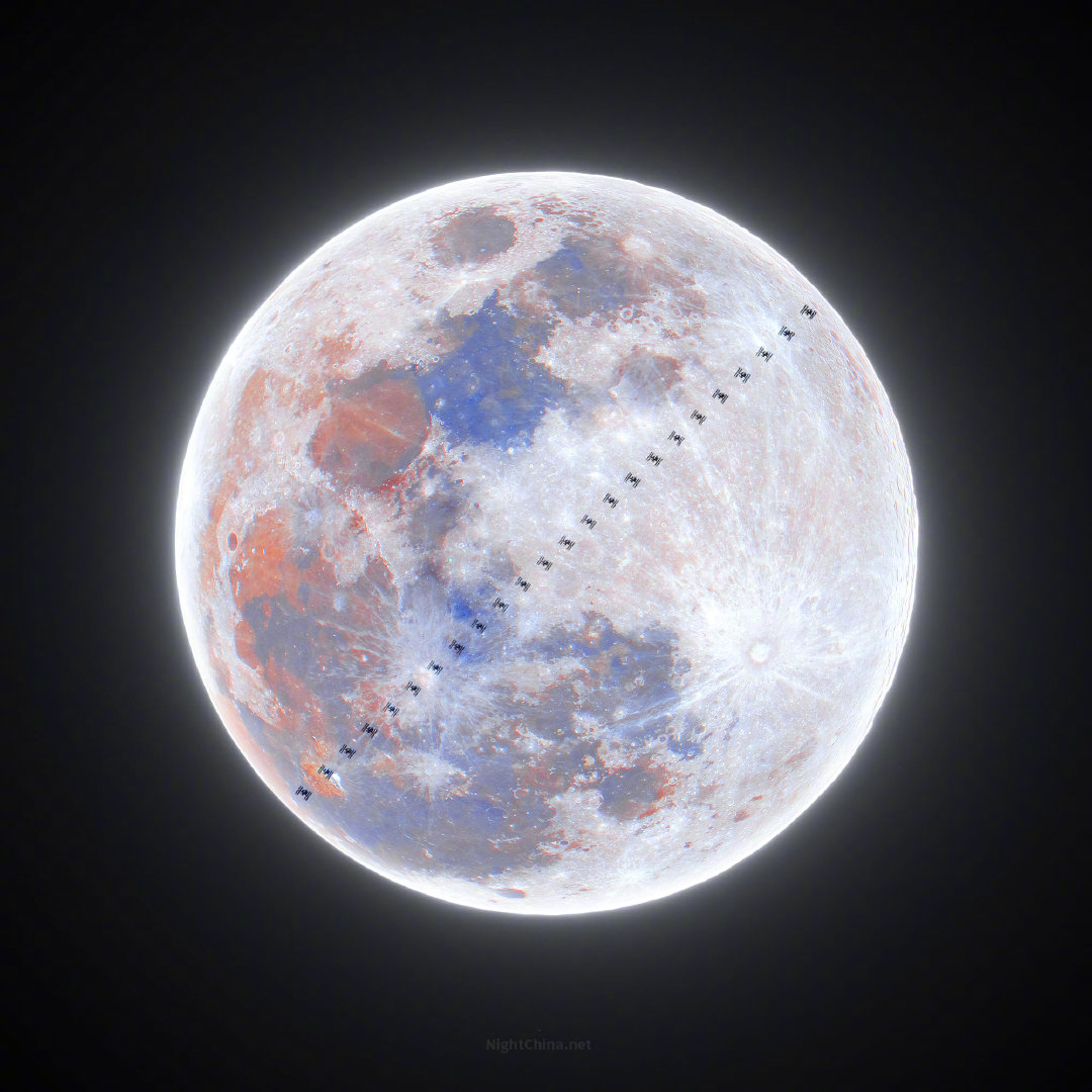 不足一秒的邂逅，定格在2026年的第一个月圆之夜。月面明亮而饱满，接近近地点的距