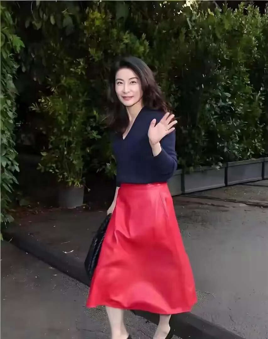 霍启刚：这还是我老婆吗？郭晶晶米兰时装周美得不敢认！ 